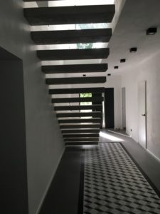 Serock, dom – schody wspornikowe